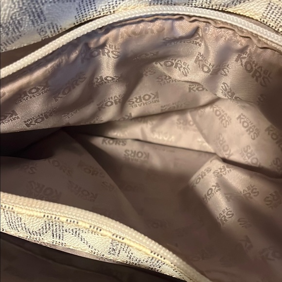 Michael Kors Signature Tote Bag - Picture 8 of 10